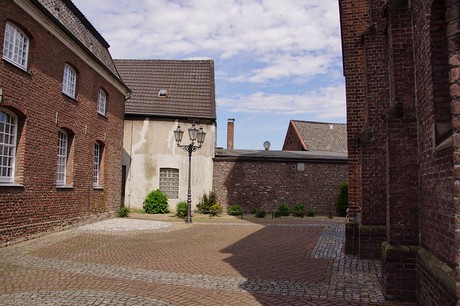 Issum