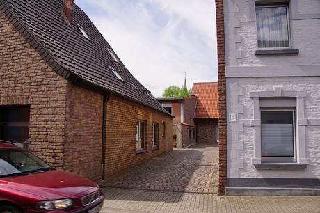 Issum