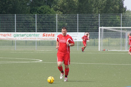 benefiz-fussballspiel